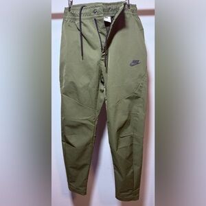 Nike Men's Forest Green Joggers